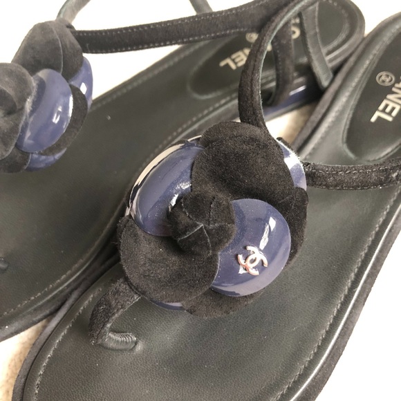 C H A N E L Camellia suede thong sandals, black and navy & dust bags. - Picture 10 of 12
